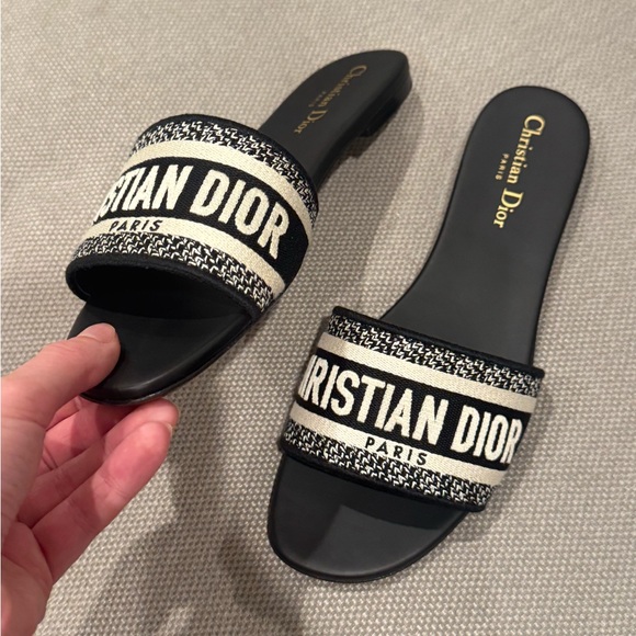 CHRISTIAN DIOR - Picture 11 of 12